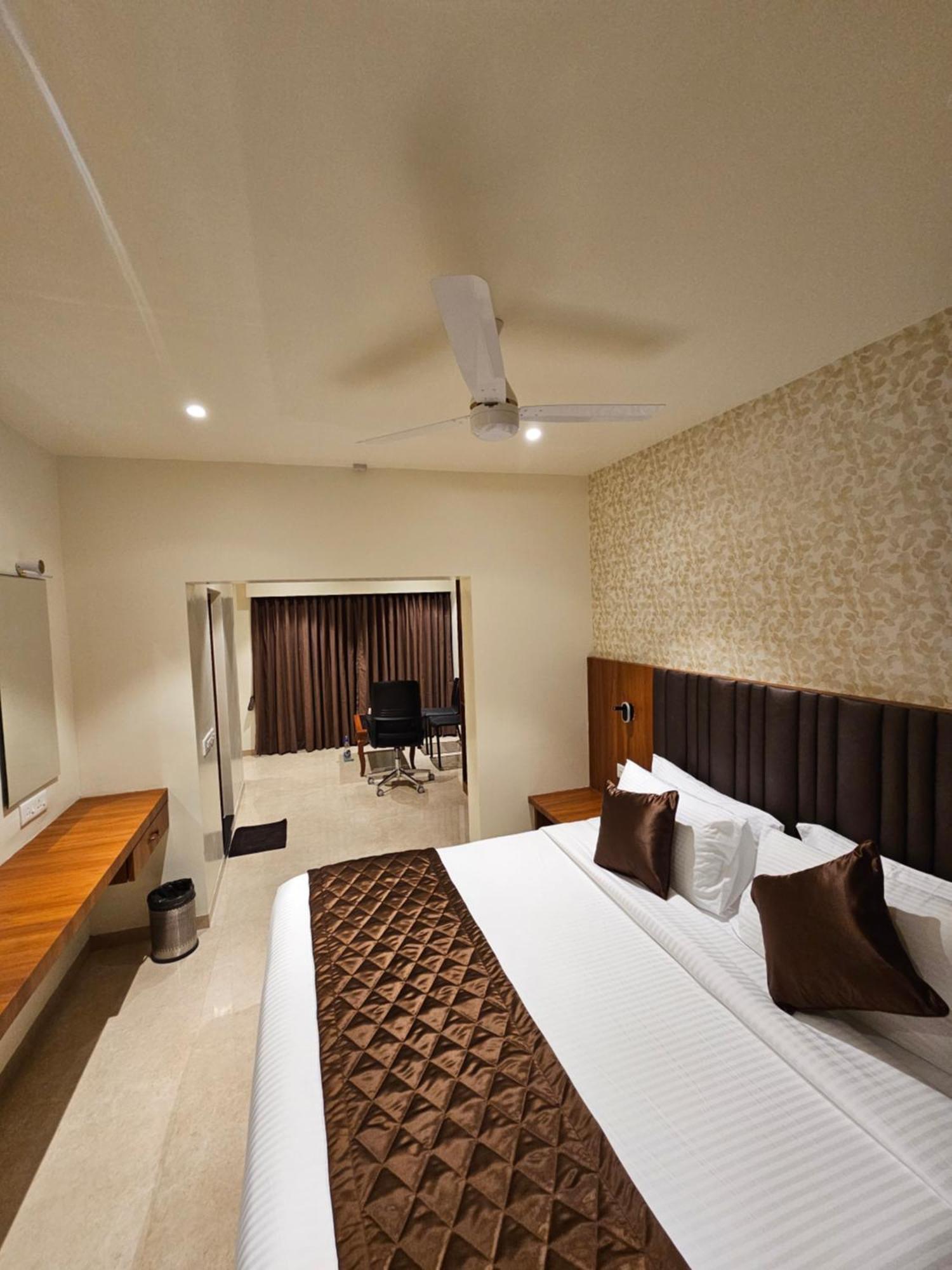 Hotel Pl Grand Karaikkudi Exterior photo